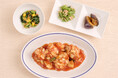 初夏にぴったりな爽やかな味わいの「グリルチキンと野菜のトマトソース」が4月7日(火)に新登場