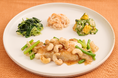 香ばしさとふんわり食感がクセになる「白身魚とカシューナッツのやみつきだれ」を5月7日(水)に新発売