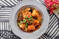 豆板醤と味噌のコクを効かせた麻婆ソースが絡む「たっぷり鶏むね肉のピリ辛麻婆あん」が9月25日（金）に新登場
