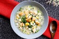 じっくりと鶏だしで炊き上げた「やわらか鶏肉と小松菜の中華粥」が9月25日（金）に登場
