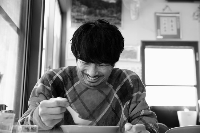 『眞島秀和PHOTO BOOK Home』より 『眞島秀和PHOTO BOOK Home』より