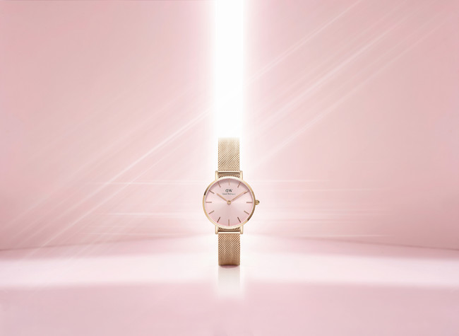 秋のコーディネートに一層の華やかさを添える Daniel Wellington ダニエル ウェリントン 初のライトピンクの文字盤 Petite Mesh Pink 発売開始 Daniel Wellington Japan株式会社のプレスリリース