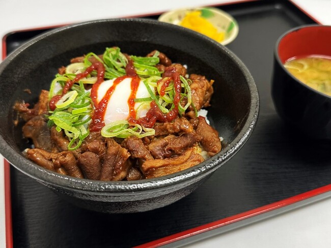 東名阪道　亀山PA（下り） 伊勢味噌ホルモン丼　850円