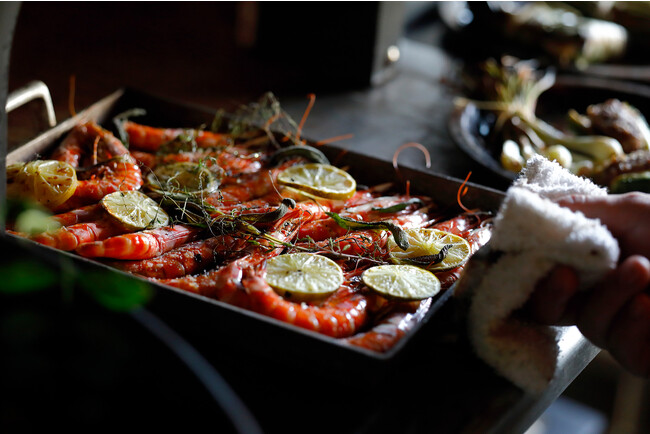沖縄県産車海老と和歌山県産グリーンレモンの窯焼き 沖縄県産車海老と和歌山県産グリーンレモンの窯焼き