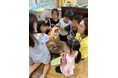 セラピー犬とのふれあいを通じて子どもたちに笑顔を。トーラス株式会社が海老名市立柏ケ谷小学校で「柏小まつり」に参加