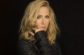 グラミー賞９冠のポップ/ロック・アイコン、シェリル・クロウ（Sheryl Crow）が希望と団結を唱える12枚目のニューアルバム『Pick You Up』を10 月９日にリリースすることを発表