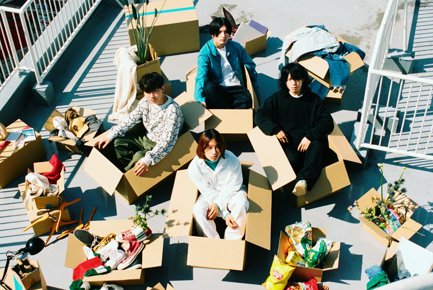 注目のインディー ロック バンド Apes エイプス 受賞後初となる1step Catchall キャッチオール から やさしくなれない Mvを本日公開 The Orchard Japanのプレスリリース