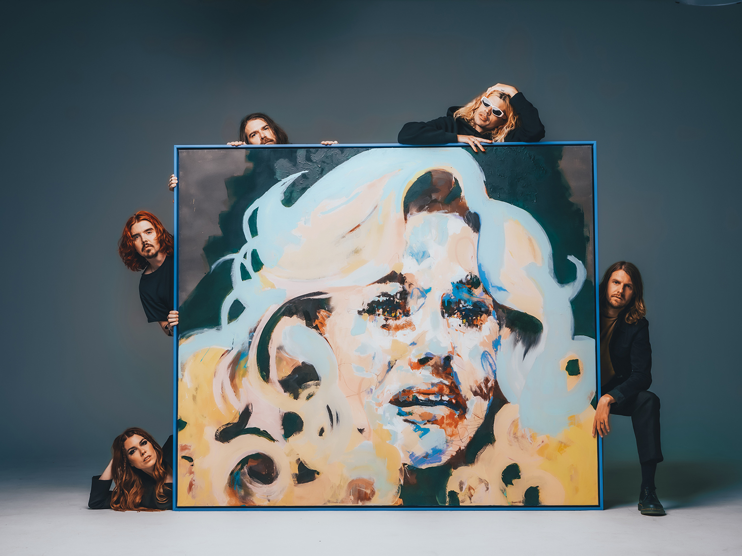 人気インディロックバンド、グループラヴがレジスタンス・ポップとなるニューアルバム『I Want It All Right Now』をリリース