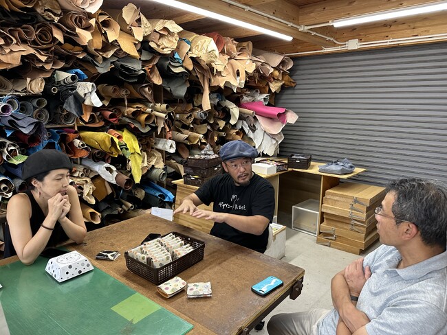 クアトロガッツの工房で中辻夫妻と北野登己郎の談話 クアトロガッツの工房で中辻夫妻と北野登己郎の談話