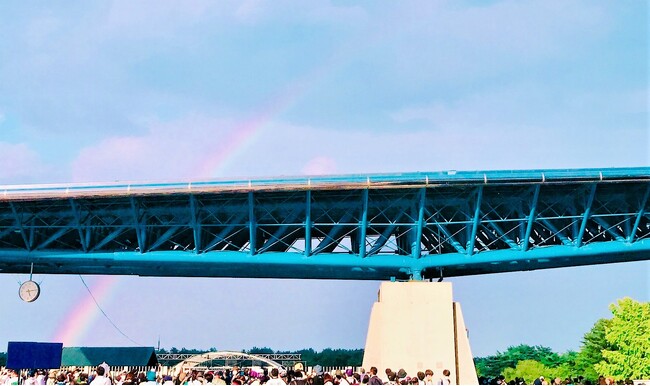 初回のLuckyFesでは突然の雷雨の後に虹が。天気もすべて思い出になるのが野外音楽フェス