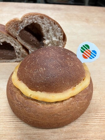 【中央線パンまつり2023限定パン】駅員さんの帽子パン（boulangerie ECLIN）