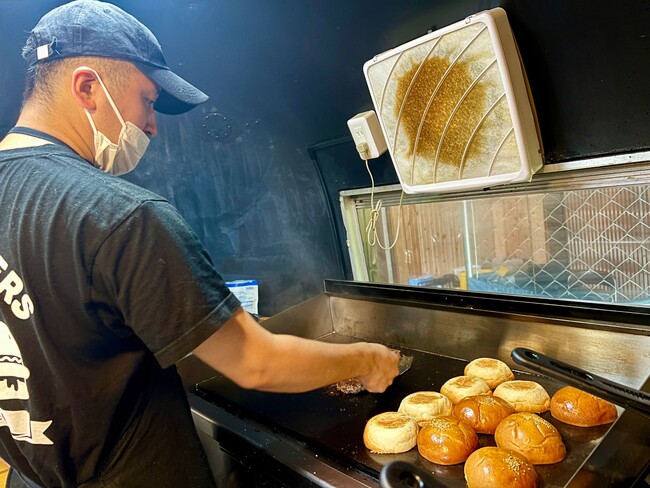 COW BURGERSオーナーの阿部俊光さん COW BURGERSオーナーの阿部俊光さん