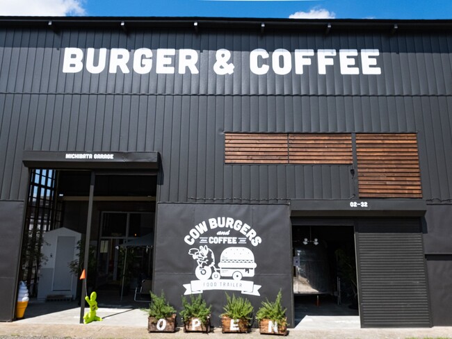 COW BURGERS外観 COW BURGERS外観