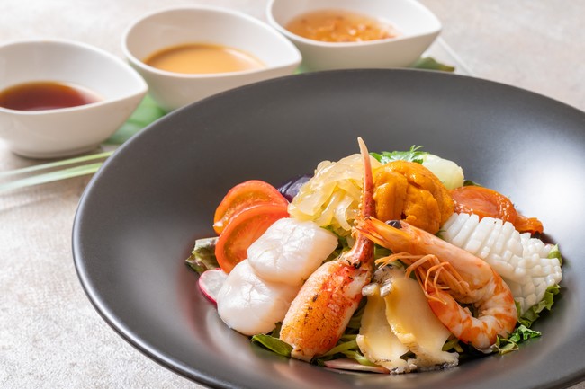 贅沢な魚介類がたっぷり「海の幸入り翡翠冷麺」 贅沢な魚介類がたっぷり「海の幸入り翡翠冷麺」