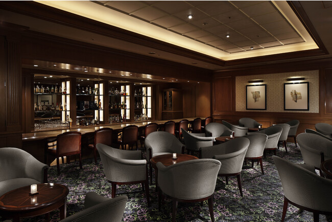 大人の隠れ家を思わせる店内 メインバー「ベイ・ウエスト」