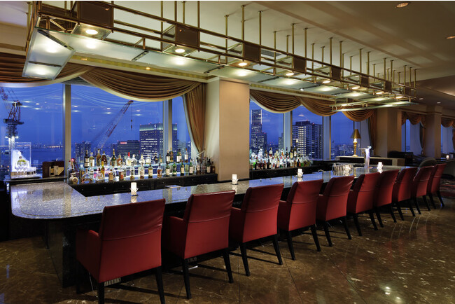 ホテル最上階からの夜景が楽しめる スカイラウンジ「ベイ・ビュー」