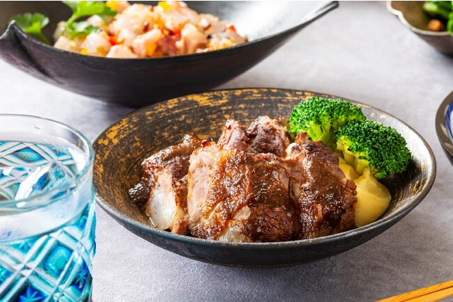 豚軟骨の柔らか煮　プルーンのソース