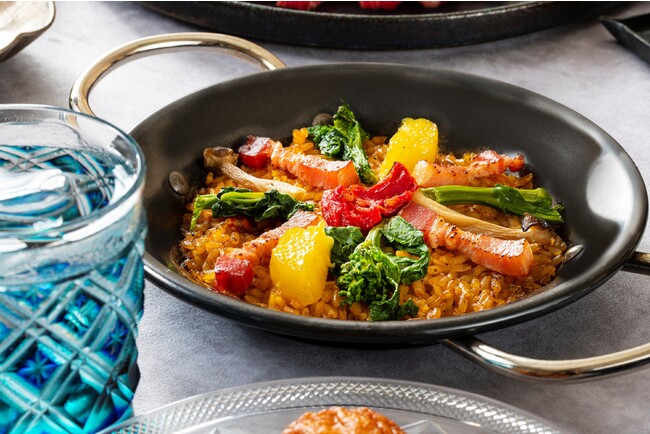 茶美豚ベーコンと野菜の“丸十パエリア”