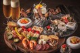 大人のための夏限定ビアフェスタ開催 ホテル最上階の煌めく夜景とキリッと冷えた生ビールを片手にトリュフ香るブリオッシュバンズのミニバーガーや旨み溢れるベビーバックリブを堪能