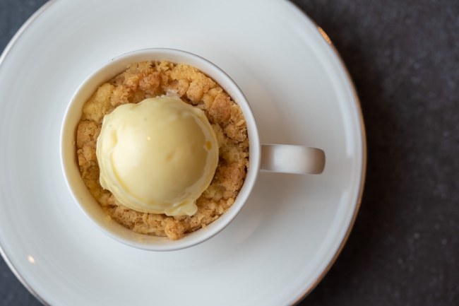 さつまいもとりんごのあつあつクランブル