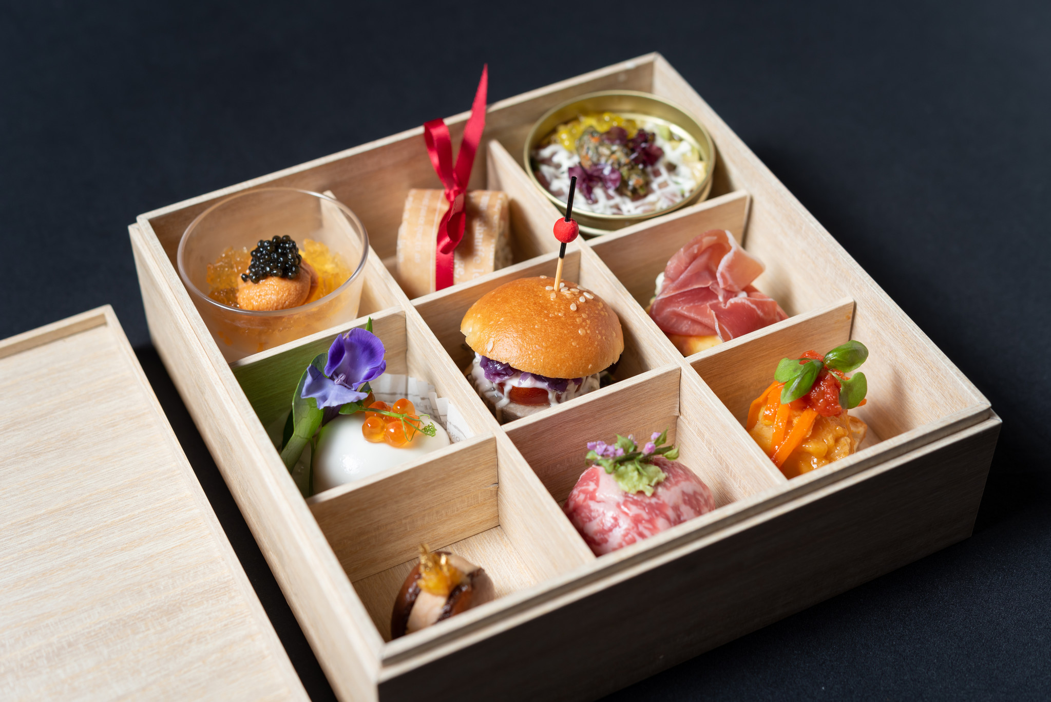 ご自宅でもホテルグルメを堪能 フレンチ ベイ ビュー 鉄板焼 さがみ 新テイクアウトメニュー誕生 横浜ベイシェラトン ホテル タワーズのプレスリリース