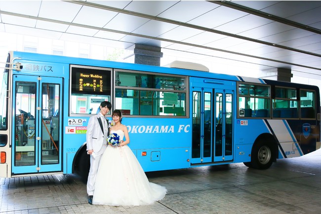 「相鉄バス×横浜FCラッピングバス」で貸切送迎