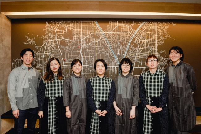 写真提供：京都移住計画、スタッフ制服：モリカゲシャツキョウト