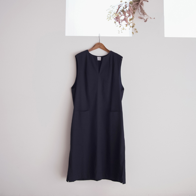 起毛ストレッチワンピース 9,460円（税込）