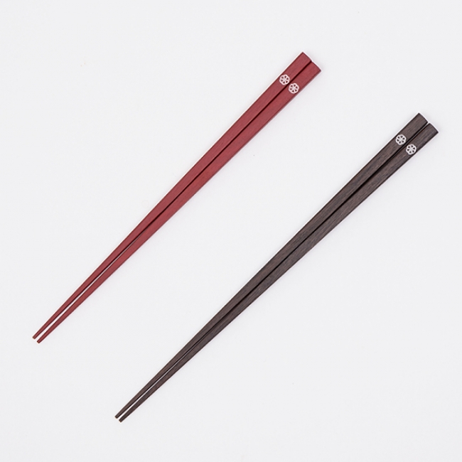 レンコン箸 （黒・赤）各￥1,296（税込）