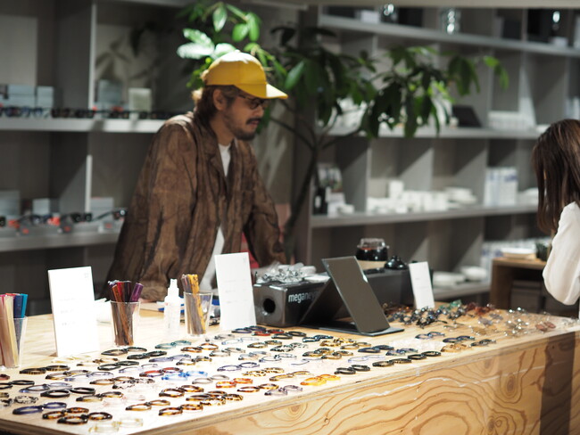 自社工房で職人が完全制作の眼鏡店が神戸元町にオープン『めがね 自社工房で職人が完全制作の眼鏡店が神戸元町にオープン『めがね