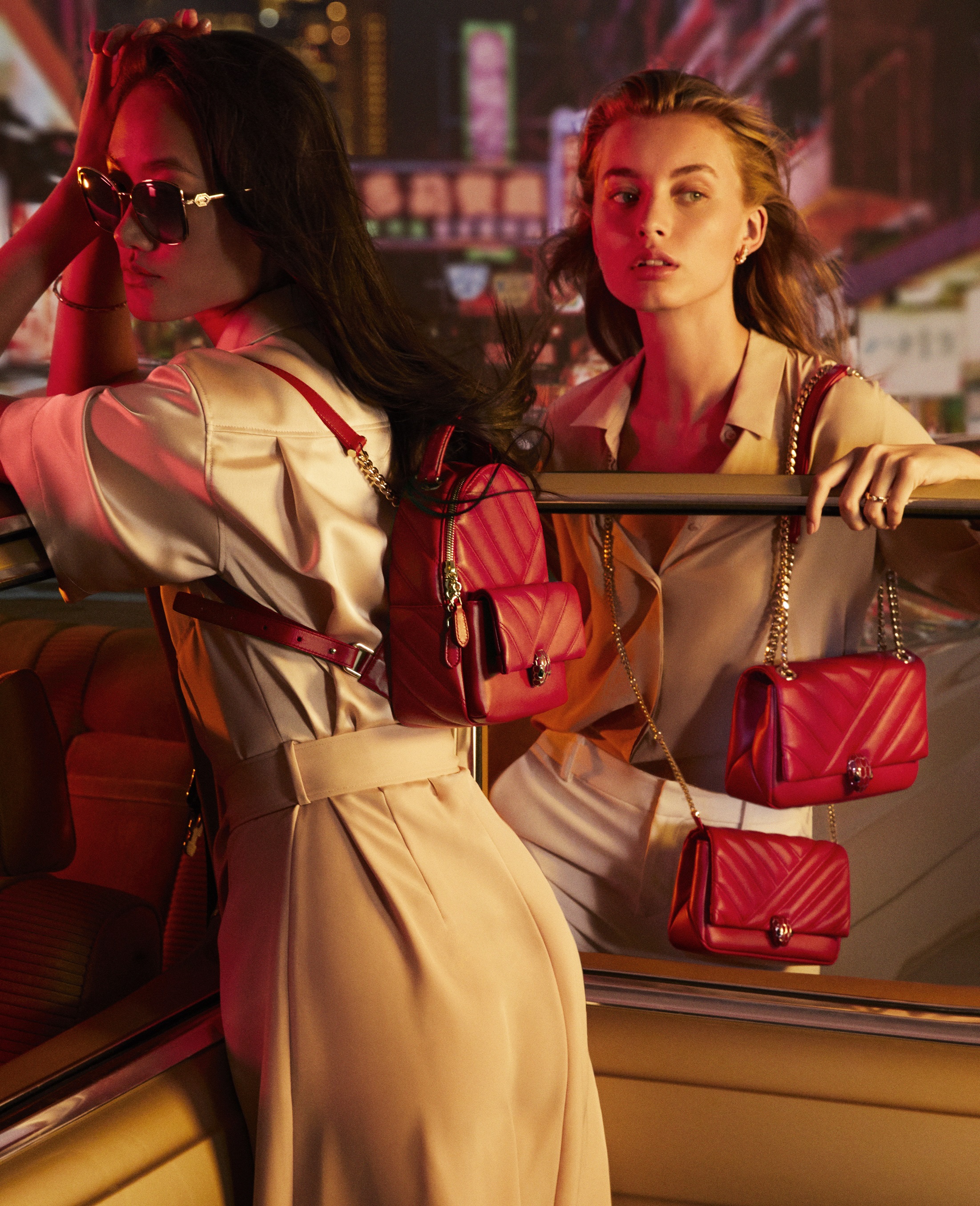 ブルガリ2020年春夏アクセサリーコレクションから、生命力と情熱を映す鮮やかなレッドカラーの新作バッグが登場