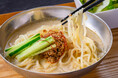 芸能人御用達の焼肉屋『牛恋』、前年比344%アップの冷麺に新作登場!本場盛岡直送生麺使用『ごま担々冷麺』夏季限定販売