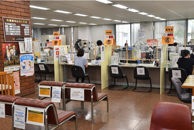 奥州市の市民窓口におけるキャッシュレス決済導入の様子 奥州市の市民窓口におけるキャッシュレス決済導入の様子