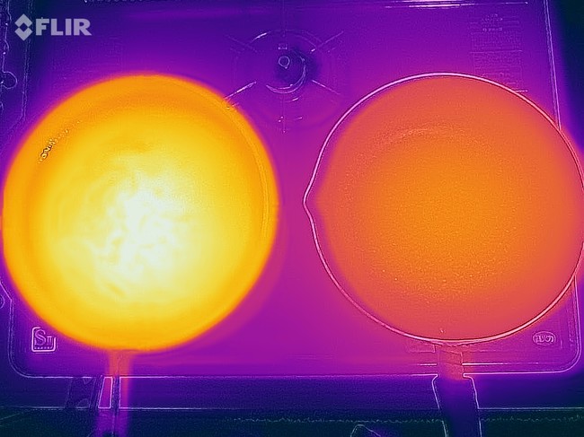熱伝導率の比較（※左：おもいのフライパン、右：一般的なフライパン）