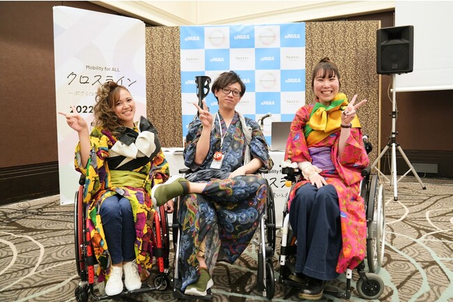 ▲「ROBE JAPONICA」の浴衣を纏った車椅子ユーザーのチームMC