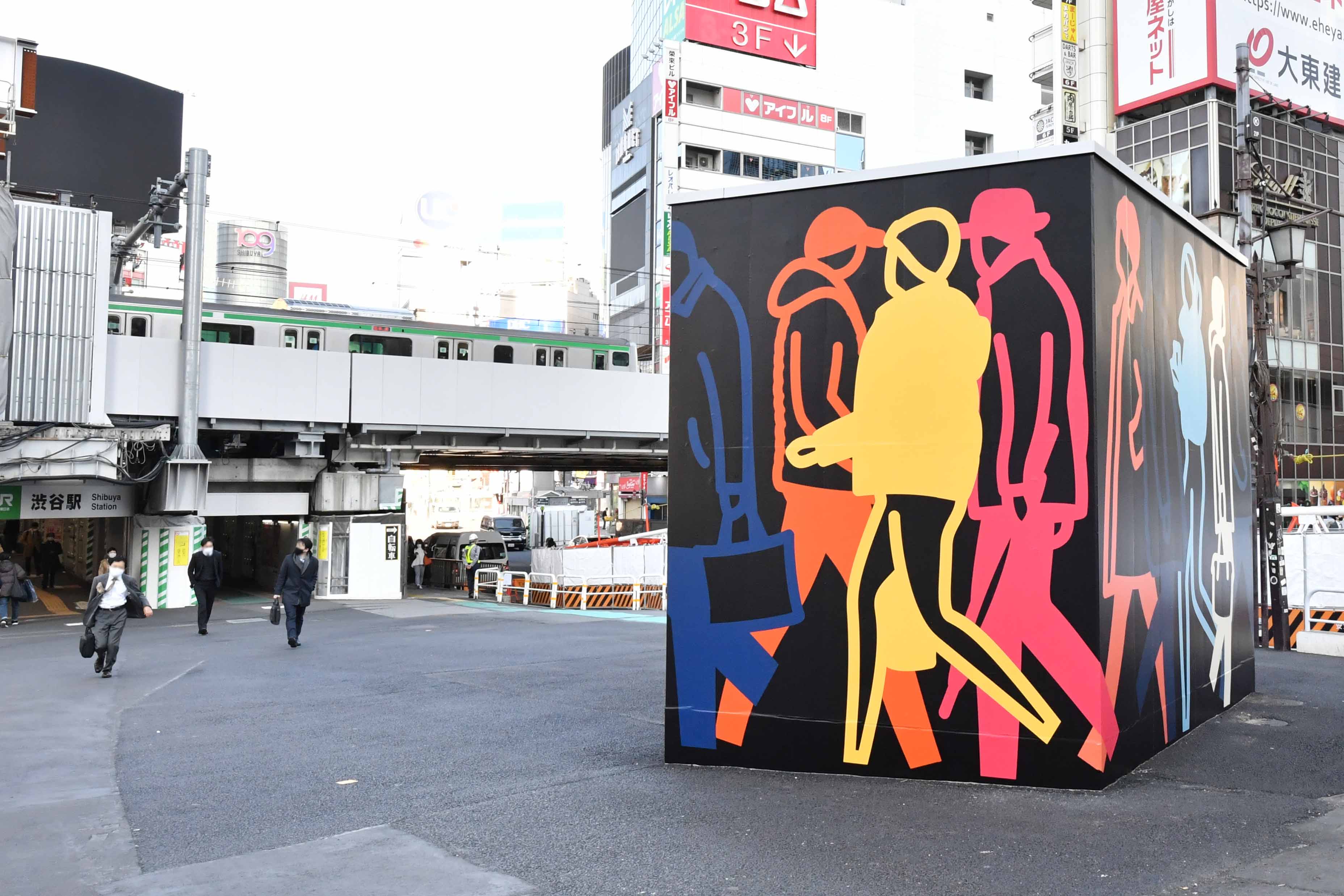 世界的アーティスト ジュリアン オピー の新作パブリックアート Night City 21が渋谷駅東口広場に登場 株式会社デザイナートのプレスリリース