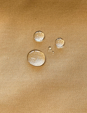 撥水&UVカットもできる多機能素材を使用