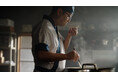 一軒一軒が製麺所。麺職人が日々粉から打つうどんをもっとおいしく この春、丸亀製麺の“だし”が新しく※1 2025年4月4日(金)・5日(土)2日間限定 こだわりの“だし”を無料配布