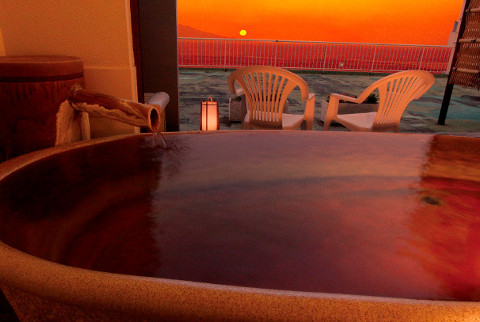 展望貸切風呂でのんびり熱川温泉を満喫　「ホテル志なよし」