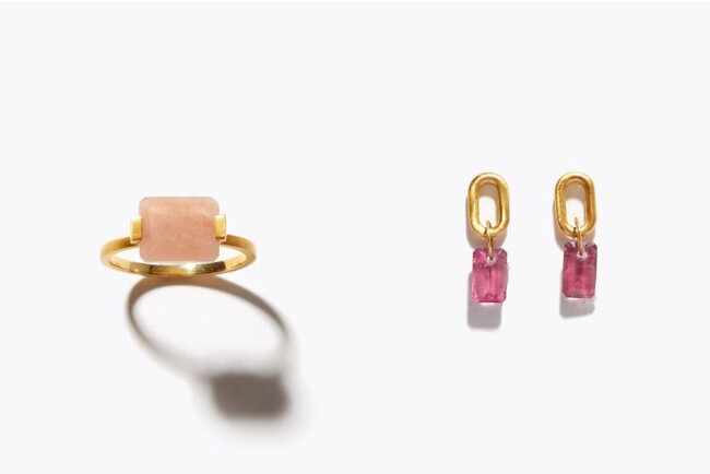 ring 16,500yen (with tax) pierced earring 29,700yen (with tax) ring 16,500yen (with tax) pierced earring 29,700yen (with tax)