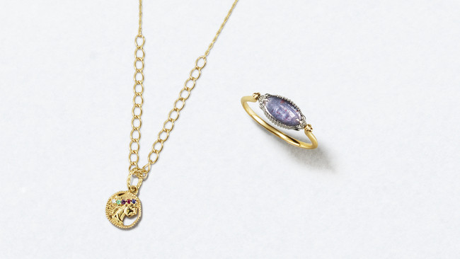 [from left] necklace 29,700yen K10, diamond, emerald, amethyst, ruby and sapphire 　ring 38,500yen K10 and iolite (2月中旬発売予定) 