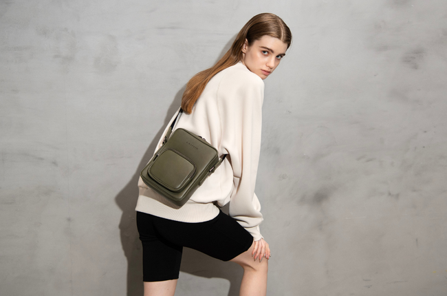 Dessertoヴィーガンレザークロスボディバッグ/Olive Dessertoヴィーガンレザークロスボディバッグ/Olive