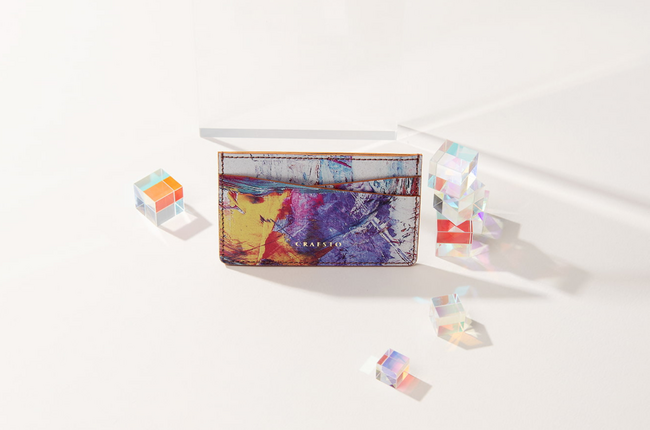 箔押し体験対象商品：Future Prism Collectionカードケース／￥6,300（税込） ＊箔押し体験は、＋￥1,100（税込）