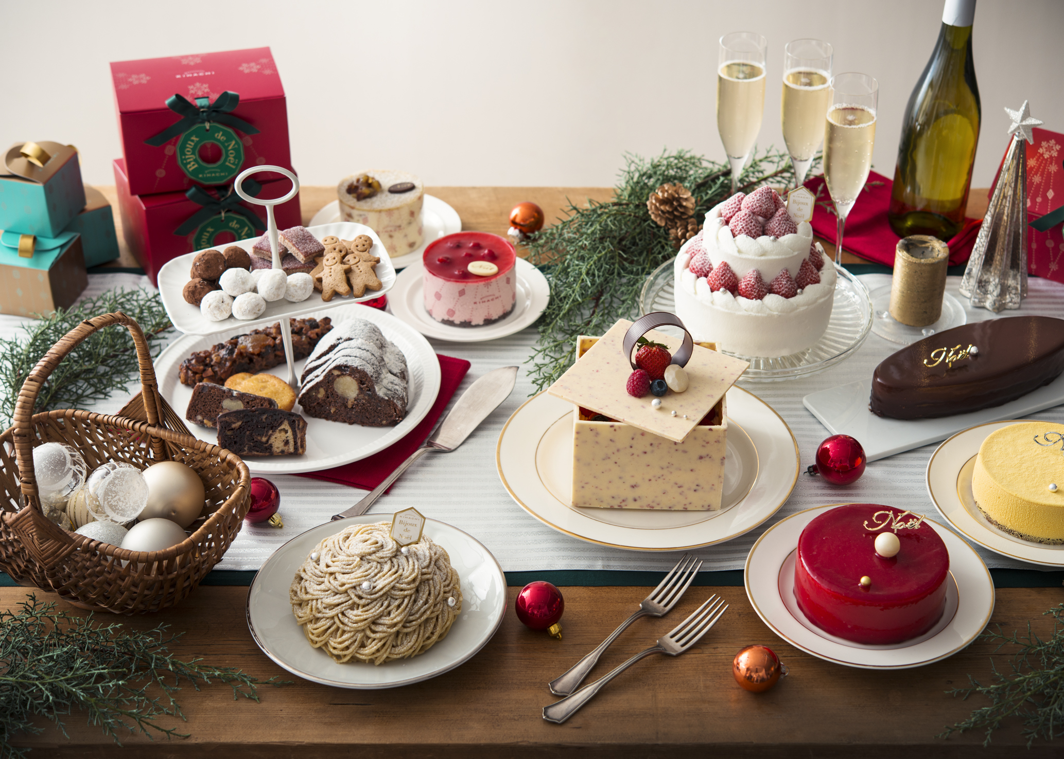 パティスリー キハチ 15クリスマステーマ Bijoux De Noel をイメージしたスペシャルケーキ やプレミアムいちご きらぴ香 を使ったショートケーキなど新作のクリスマスケーキが8種類登場 株式会社サザビーリーグ アイビーカンパニーのプレスリリース