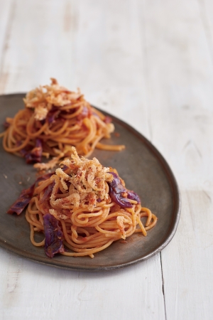 キハチ 横浜クイーンズイースト「桜海老フリットと春キャベツのトマトソーススパゲッティ」