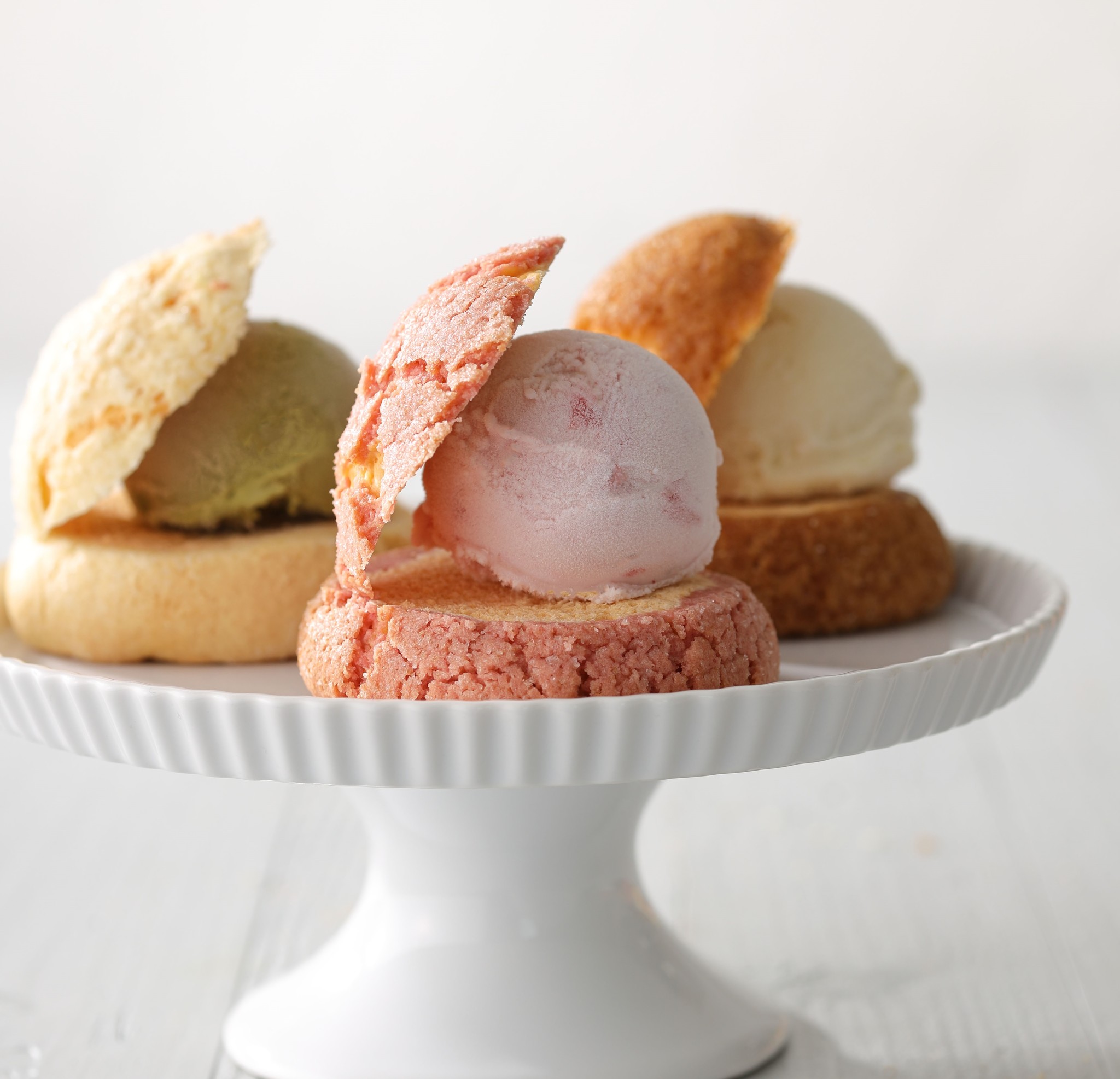 【BAKERS gonna BAKE】お取り寄せも可能！まるで“メロンパン”みたいな新食感スコーン、東京駅限定ひんやりスイーツ「アイスサンド