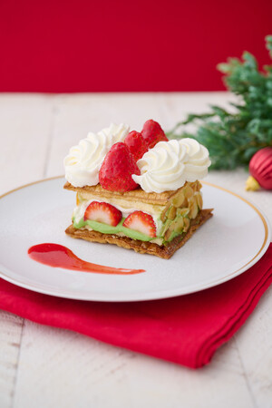 たっぷり苺とピスタチオのナポレオンパイ