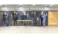 「.Bloom＆メロキス展 2026」開催記念、JR池袋駅に特大広告を掲出