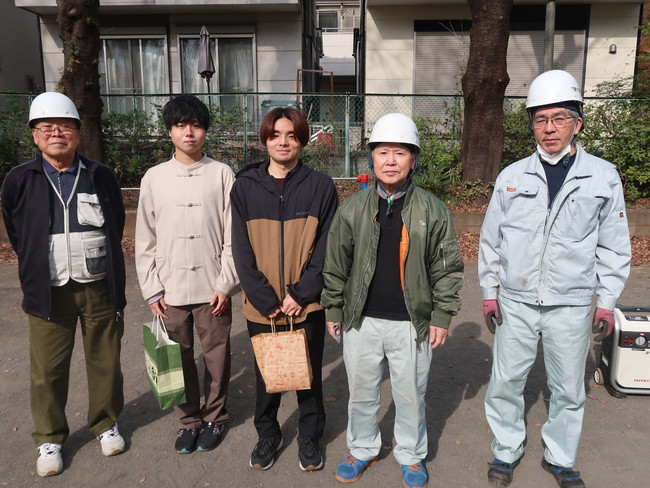 東方さん（左）、鈴木さん（右）、住宅自治会の皆様