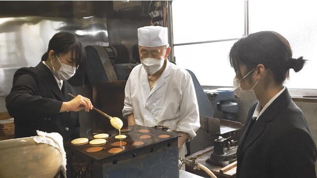 創業100年を超える老舗和菓子屋でどら焼きづくり体験。地元の食材を活かしたどら焼きに舌鼓を打ちました